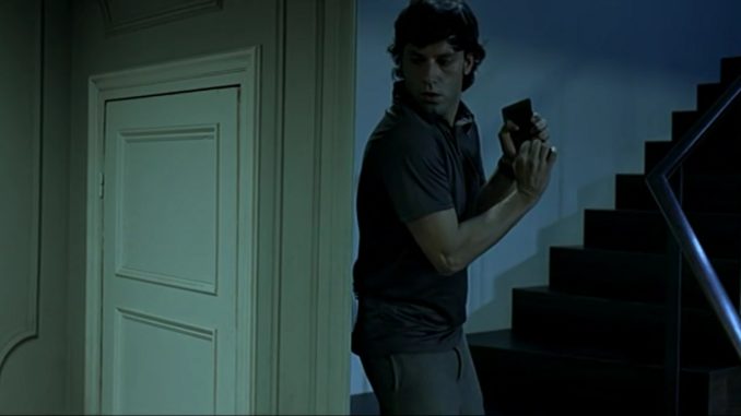 El.Habitante.Incierto.2004.DVDRip.x264.AC3_0005